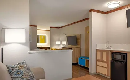Days Inn by Wyndham Suites Fredericksburg