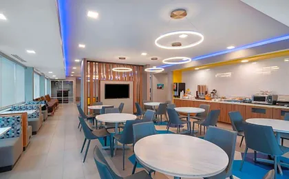 Microtel Inn & Suites by Wyndham Hot Springs