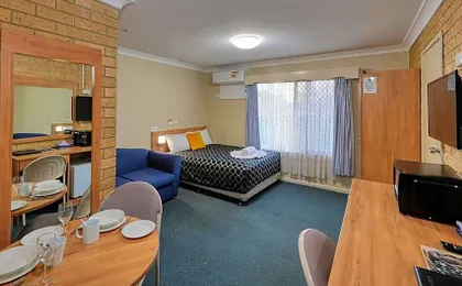 Forest Lodge Motor Inn & Restaurant