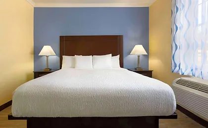 Days Inn & Suites by Wyndham Ft. Worth DFW Airport South