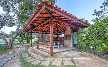 BZ49 Casa ampla em Condomínio Clube 350m da praia