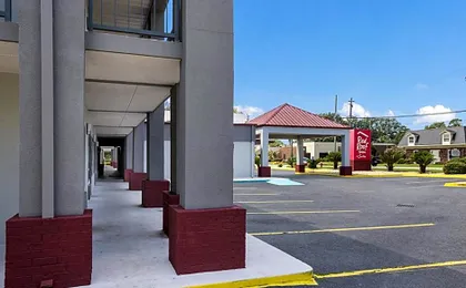 Red Roof Inn & Suites Statesboro - University