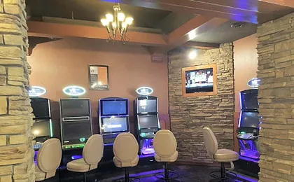 Twin Pine Inn & Suites