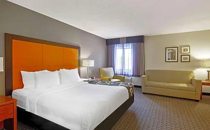 La Quinta Inn & Suites by Wyndham Harrisburg Airport Hershey