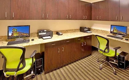La Quinta Inn & Suites by Wyndham Fowler