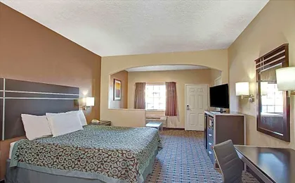 Days Inn & Suites by Wyndham Houston North/Spring