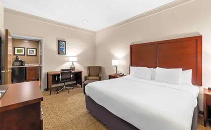 Comfort Inn & Suites Heath - Newark South