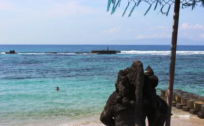 Anom Beach Hotel