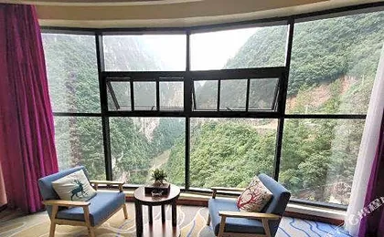 Koi Mountain Cliff Lodge · Cliff Hotel