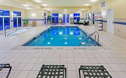 Country Inn & Suites by Radisson, Lewisburg, PA