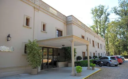 Howard Johnson Escobar Hotel