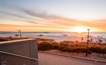 OAKS GLENELG PLAZA PIER SUITES