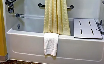 Luxbury Inn & Suites