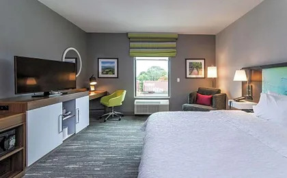 Hampton Inn & Suites Detroit/Allen Park