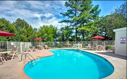Travelodge by Wyndham Fayetteville
