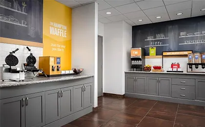 Hampton Inn & Suites Omaha-Downtown