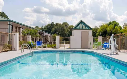 Super 8 by Wyndham Dothan