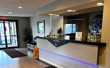 Sky Lodge Inn & Suites - Delavan