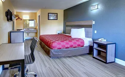 Econo Lodge at Military Circle