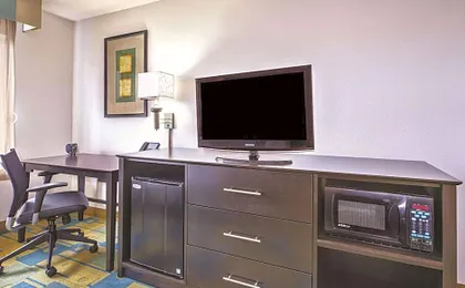 La Quinta Inn & Suites by Wyndham Toledo Perrysburg