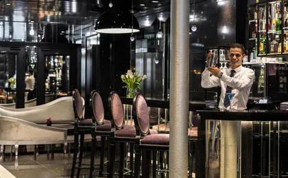 LOBBY BAR