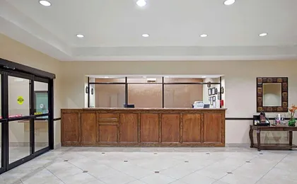 Super 8 by Wyndham IAH West/Greenspoint