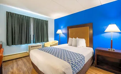 Econo Lodge Inn & Suites Windsor Locks Bradley Airport