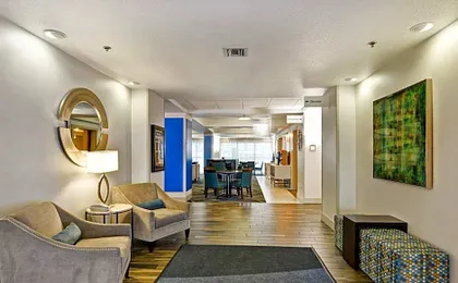 Holiday Inn Express Hotel & Suites Milwaukee-New Berlin By IHG