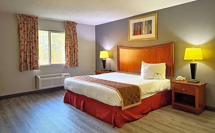 Lake Tree Inn & Suites