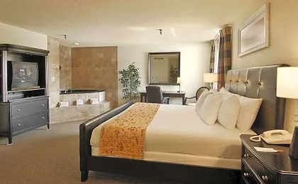 Ramada by Wyndham Bettendorf