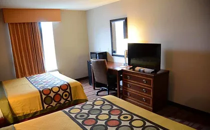 Super 8 by Wyndham Louisville/Expo Center