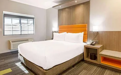 Rodeway Inn Near Melrose Ave