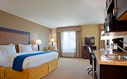 Holiday Inn Express & Suites Verona By IHG