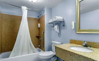Quality Inn & Suites Greenville - Haywood Mall