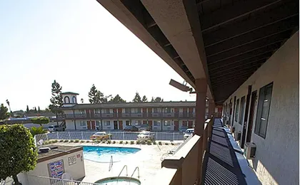 EZ 8 Motel Newark