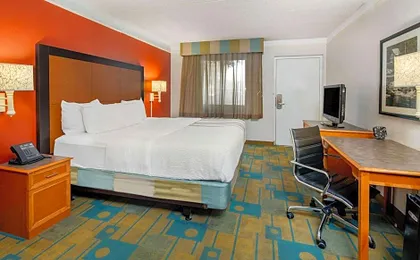 La Quinta Inn & Suites by Wyndham Irvine Spectrum