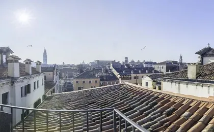 San Marco Luxury Canal View Apartments