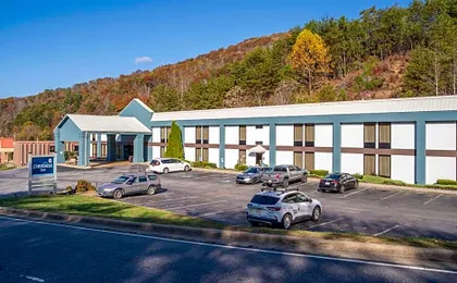 Clarion Pointe Cherokee