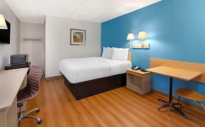 Travelodge by Wyndham Madison Heights MI