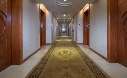 Vienna International Hotel (Shenzhen Caopu Baigelong Metro Station)