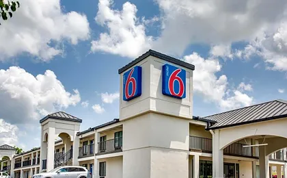 Motel 6