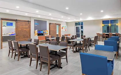Holiday Inn Express & Suites Lubbock Central - Univ Area By IHG