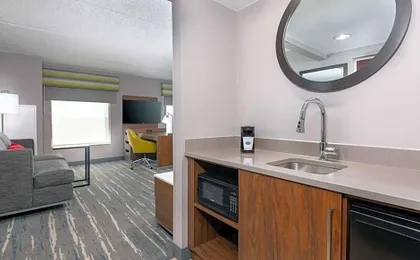 Hampton Inn & Suites Cleveland-Beachwood