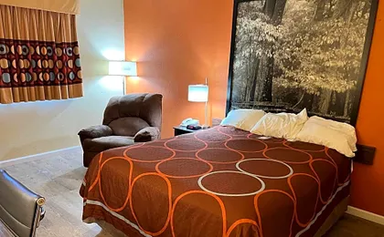Super 8 by Wyndham Altoona