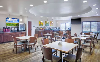 Green Mill Village Hotel & Suites, BW Signature Collection