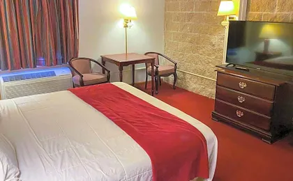 Voyageur Inn And Conference Center