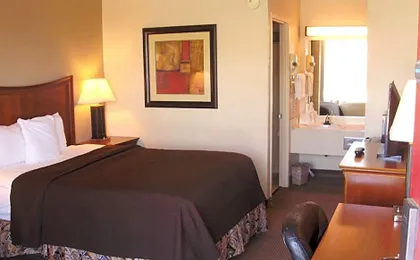 Trade Winds Central Inn