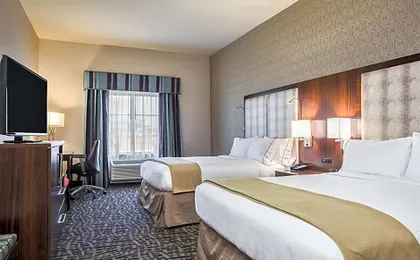 Holiday Inn Express & Suites Eureka By IHG