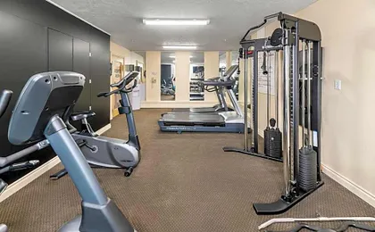 Econo Lodge Inn & Suites