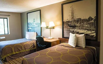 Super 8 by Wyndham Groton